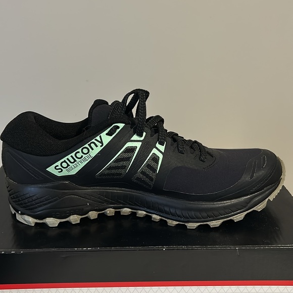 Saucony winter running shoes, women’s 8.5, black - Picture 5 of 8